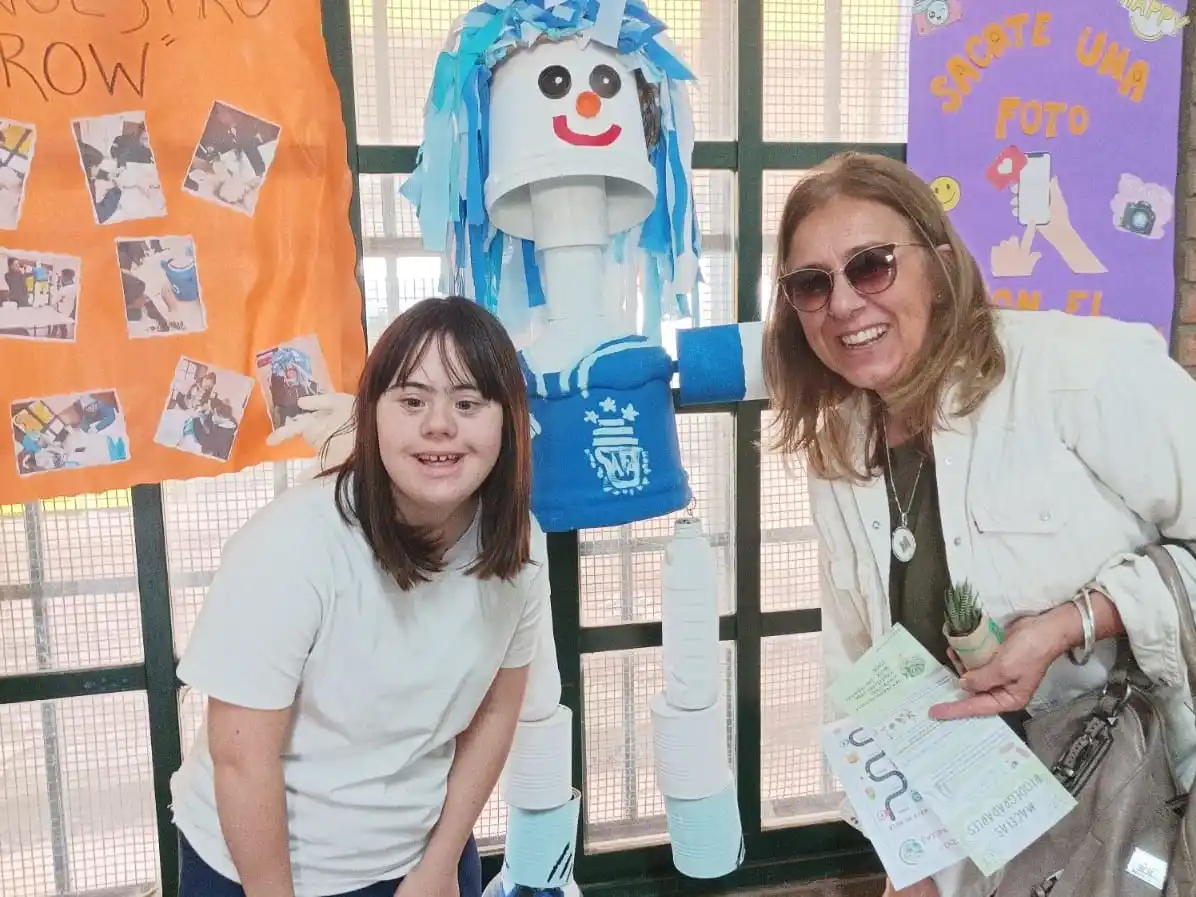 Marcela acompaña el desarrollo de su hija Leticia. “Para que exista verdadera inclusión la escuela común debería ser más abierta”, dijo.