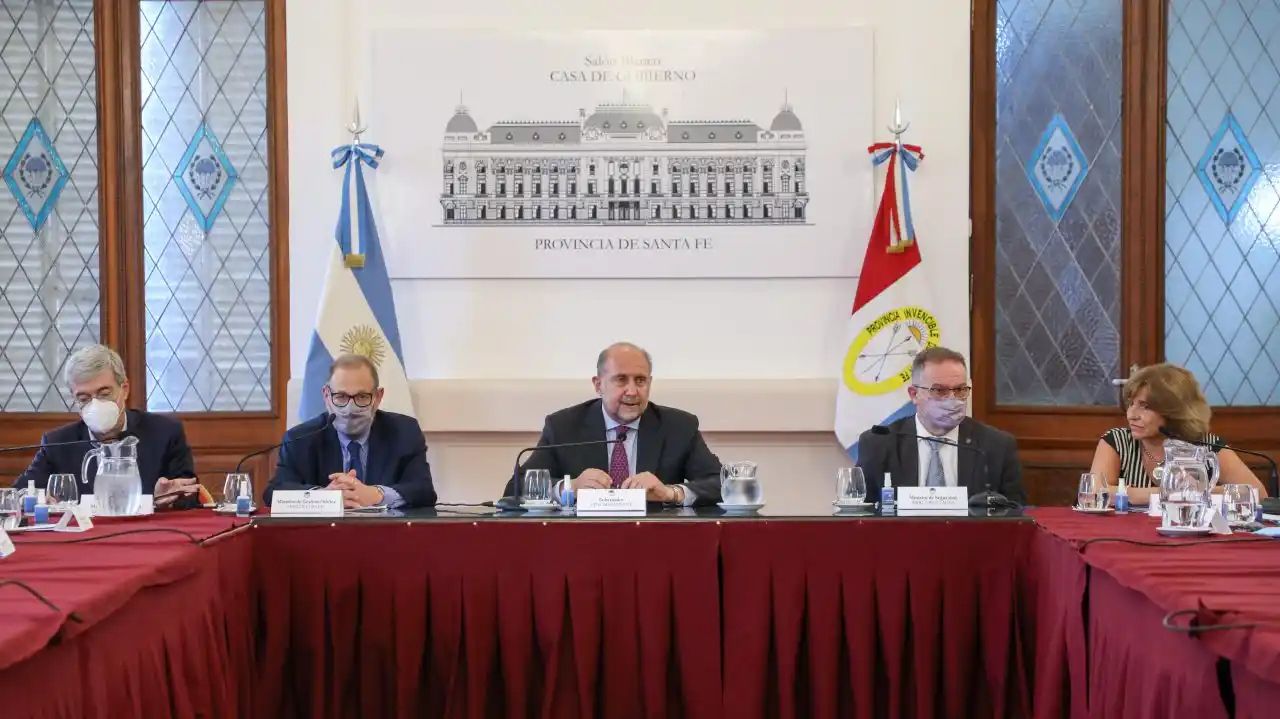 Perotti debate políticas de seguridad con los legisladores nacionales santafesinos