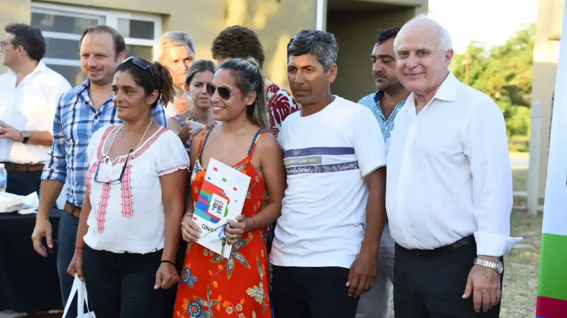 Lifschitz entregó 19 viviendas a familias de Barrancas