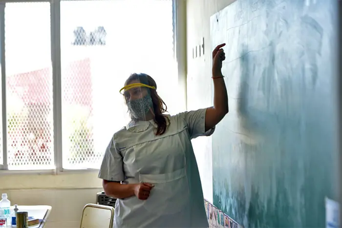 Municipios del interior pasarán a Fase 2 y se suspenderán clases presenciales