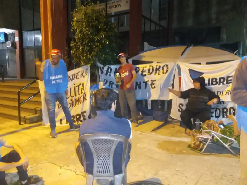 El acampe nacional piquetero tiene réplica local: reclaman en el Centro de Referencia del Ministerio de Desarrollo Social