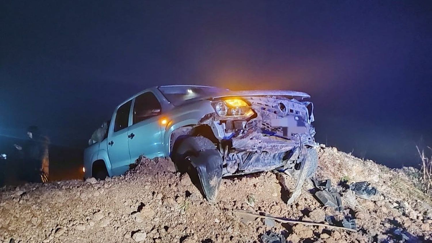 Sin luces ni advertencias: otro accidente en la inconclusa autovía de la Ruta 18