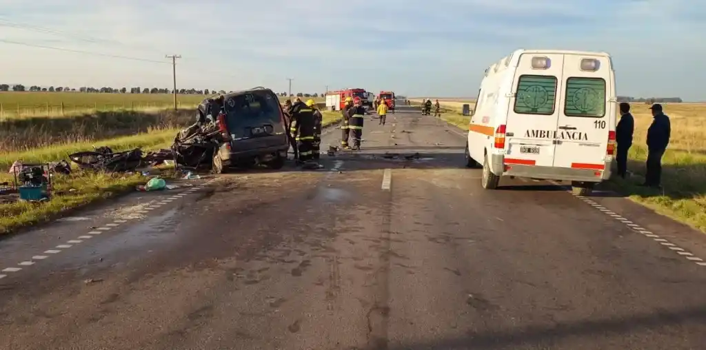 Tragedia en la Ruta 33: choque entre un utilitario y un camión dejó dos mujeres muertas y dos niñas gravemente heridas