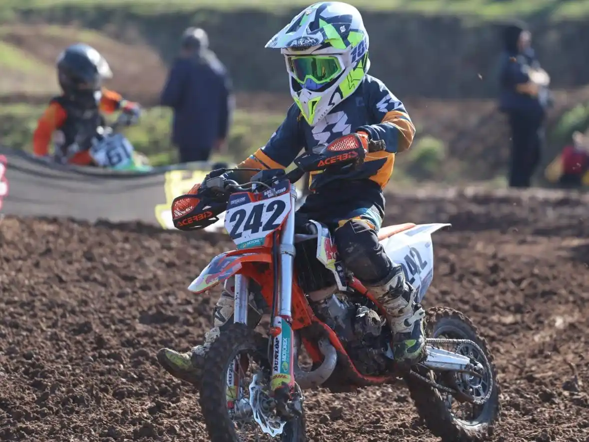 Pilotos gualeyos brillaron en la 5ª fecha del Santafesino de Motocross en Esperanza