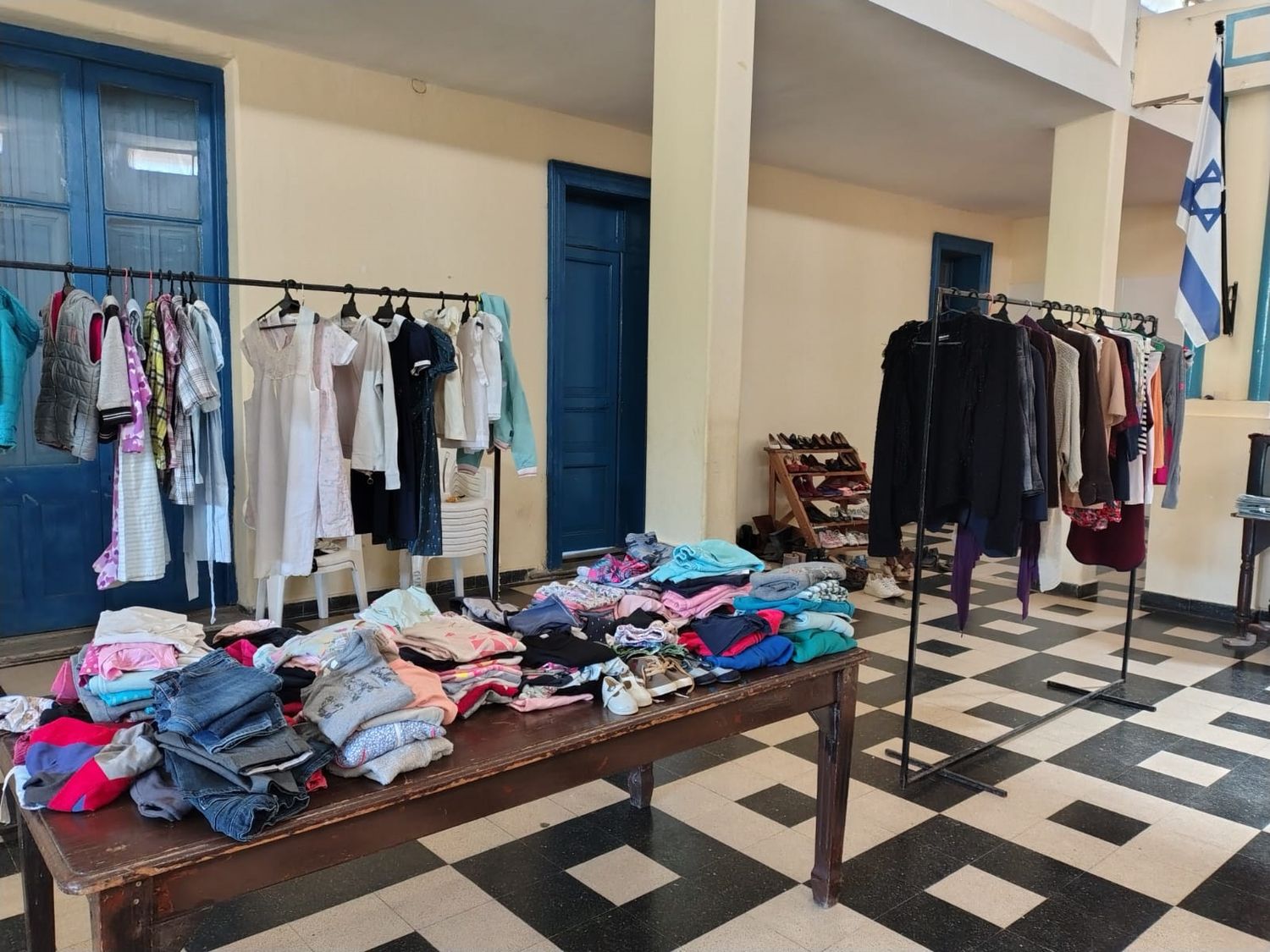 El Rotary Oeste lleva adelante una feria de ropa para recaudar dinero para sus iniciativas solidarias