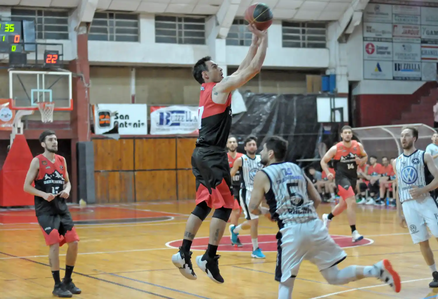 Lorenzo no llega a la cobertura y será triple de Hartstock.