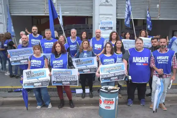 Docentes santafesinos marchan por mejoras salariales tras rechazar la oferta del Gobierno