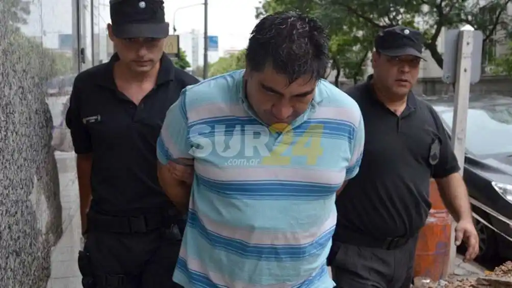 Hallaron un cuerpo adentro de una bolsa en una camioneta con un tiro en la cabeza