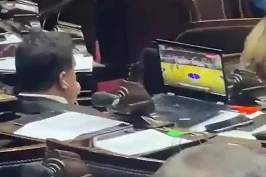 La curiosa justificación de Casaretto por ver un partido de básquet en plena sesión en el Congreso