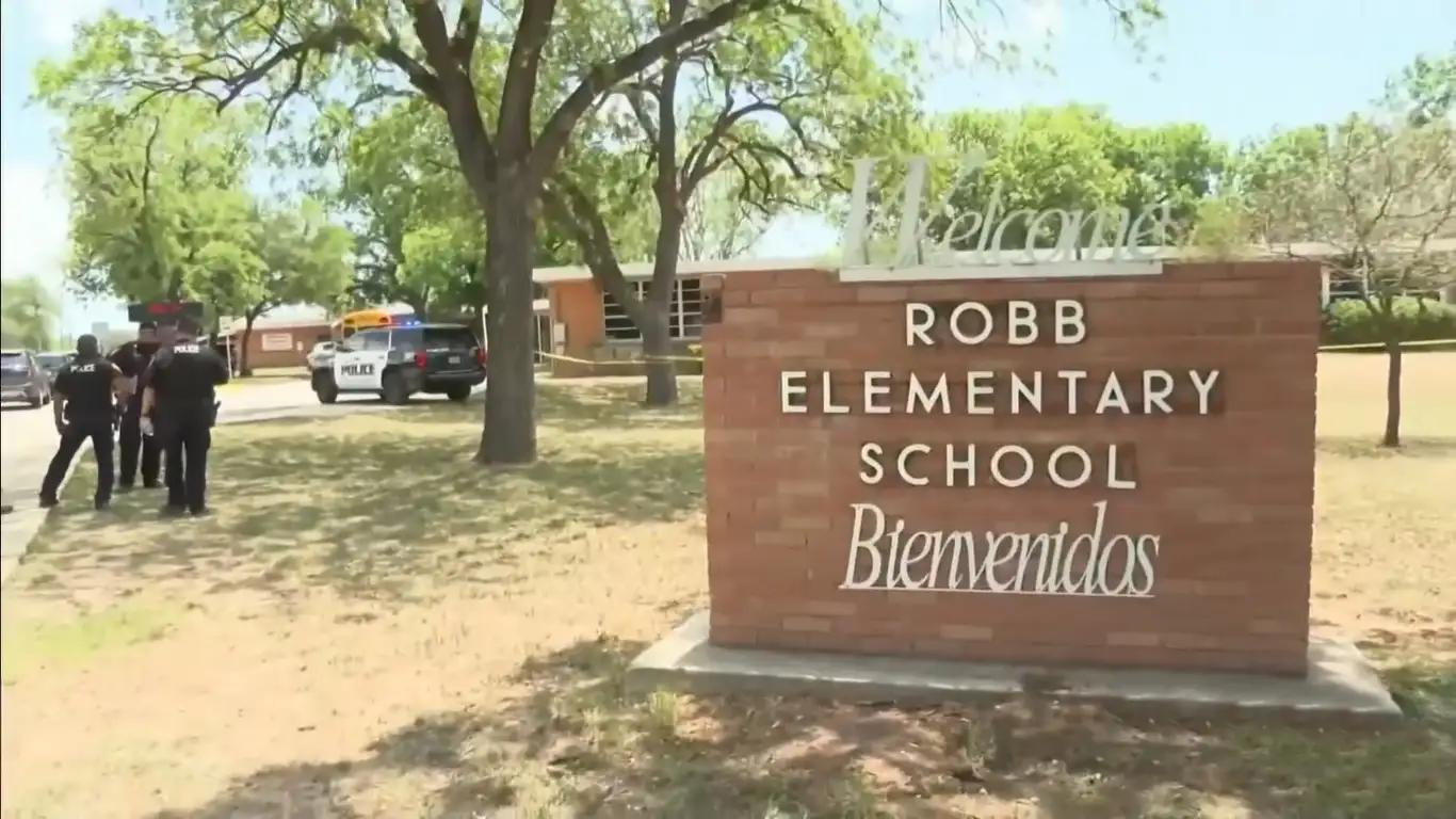 El ataque ocurrió en el centro educativo Robb, de la pequeña ciudad de Uvalde,