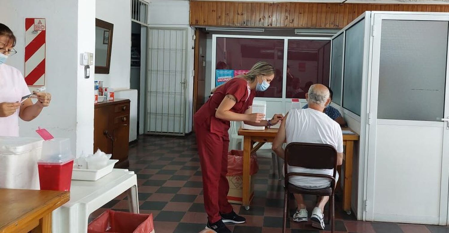 Vacunatorio COVID-19: 365 personas vacunadas antes del cierre de la posta del Club de Jubilados