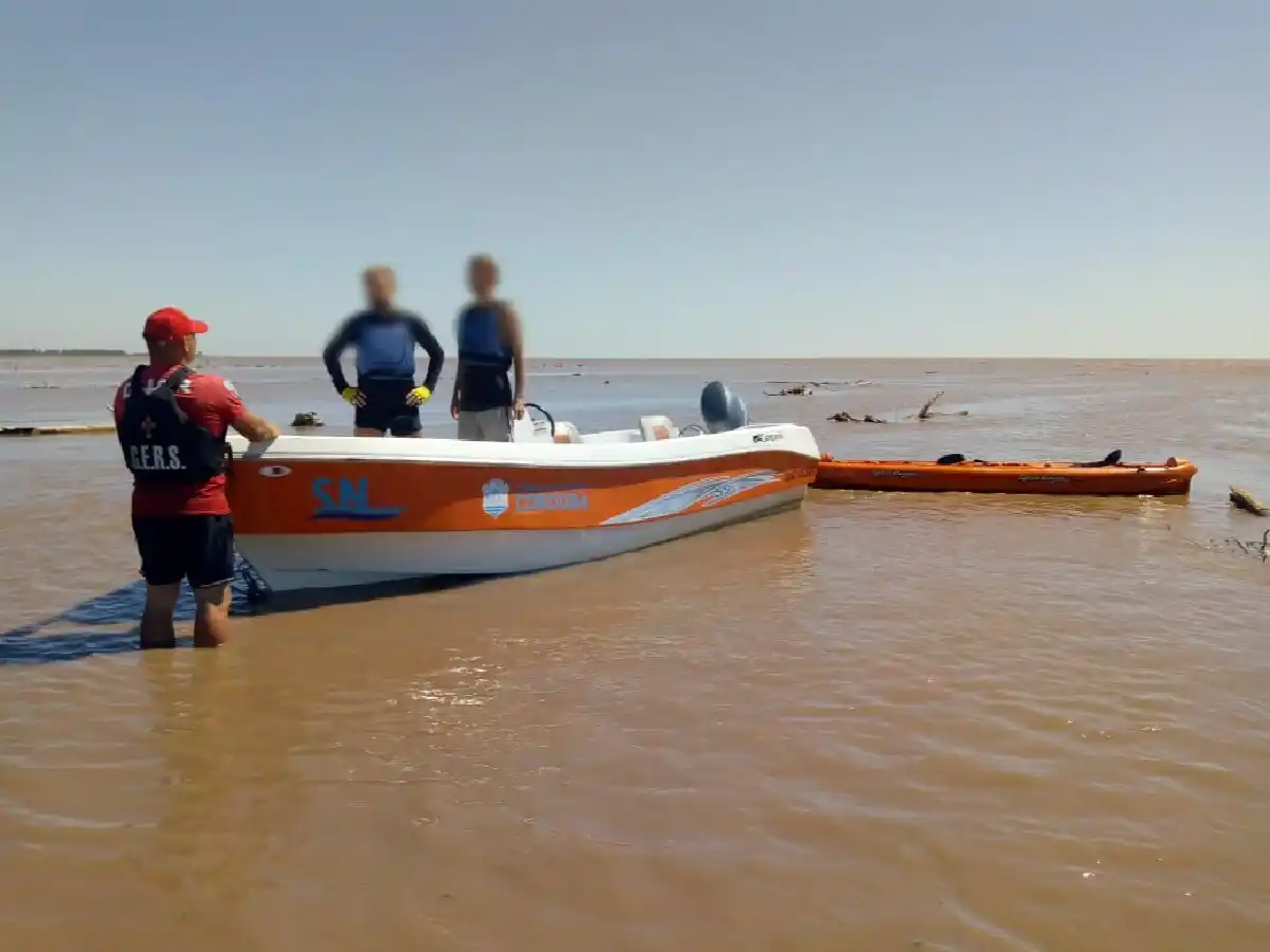 Rescataron a dos kayakistas en el río Xanaes