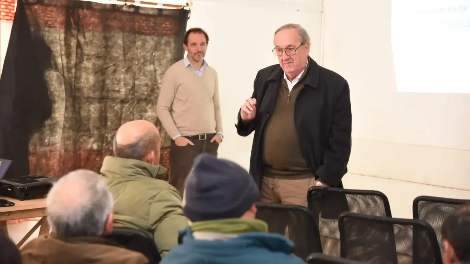 La reunión se desarrolló en la sede del Centro Comunitario San Juan, ubicada en Sáenz Peña y Tucumán.