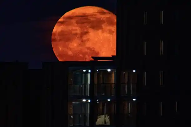 SUPERLUNA DE FRESA en la noche de este 24 al 25 de junio