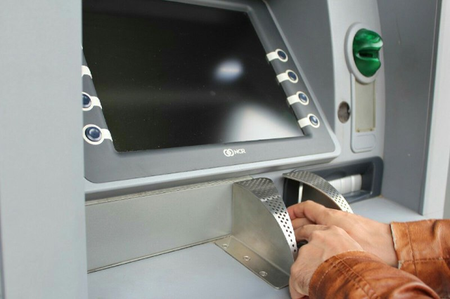 Cayó miembro de los "pescadores" de tarjetas que estafaban clientes de bancos del interior de Provincia