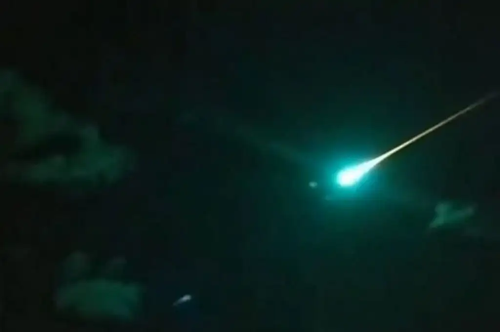 Sorprendente bola de fuego verde iluminó el cielo en España. VIDEO
