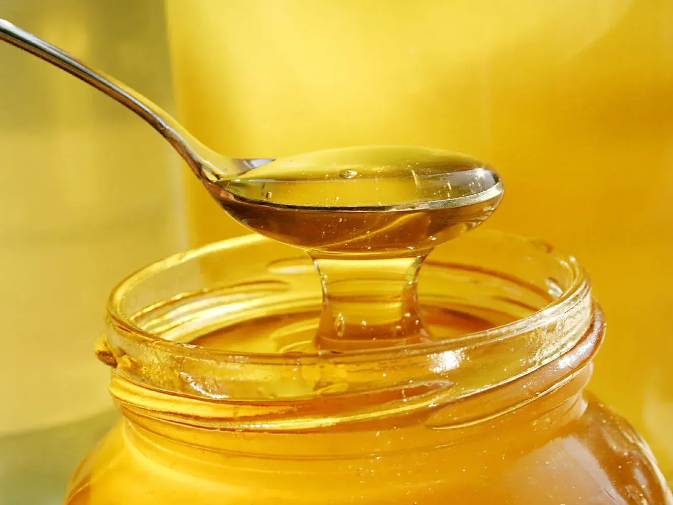 Bromatología recuerda que los menores de un año no deben consumir miel para prevenir el botulismo del lactante