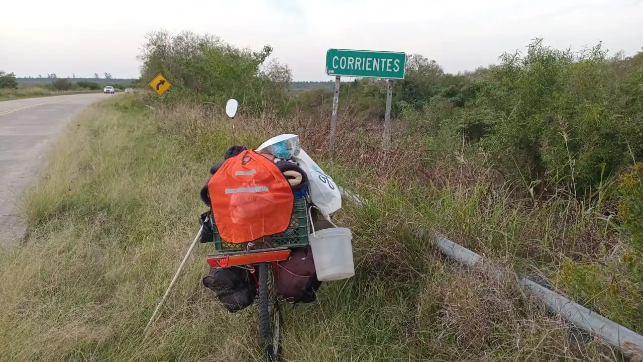 Teresita Cardoso viaja en bicicleta hacia Salta para participar en la “Fiesta del Milagro”