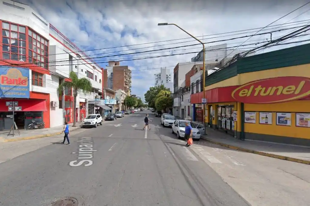 Santa Fe: se bajó del auto para ir al supermercado y con un inhibidor de señal le robaron pertenencias de valor