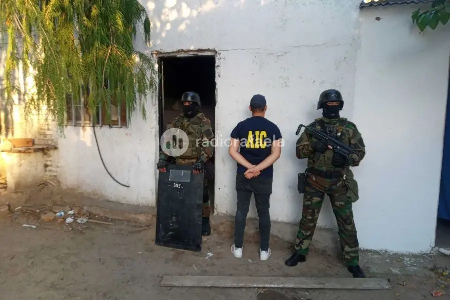 Allanamiento en barrio Mora: hallaron gran cantidad de dinero en efectivo y drogas