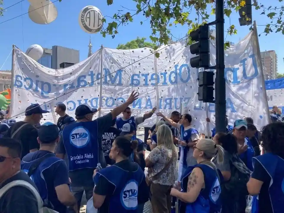 El Sindicato de Trabajadores Viales denunció penalmente a Javier Milei