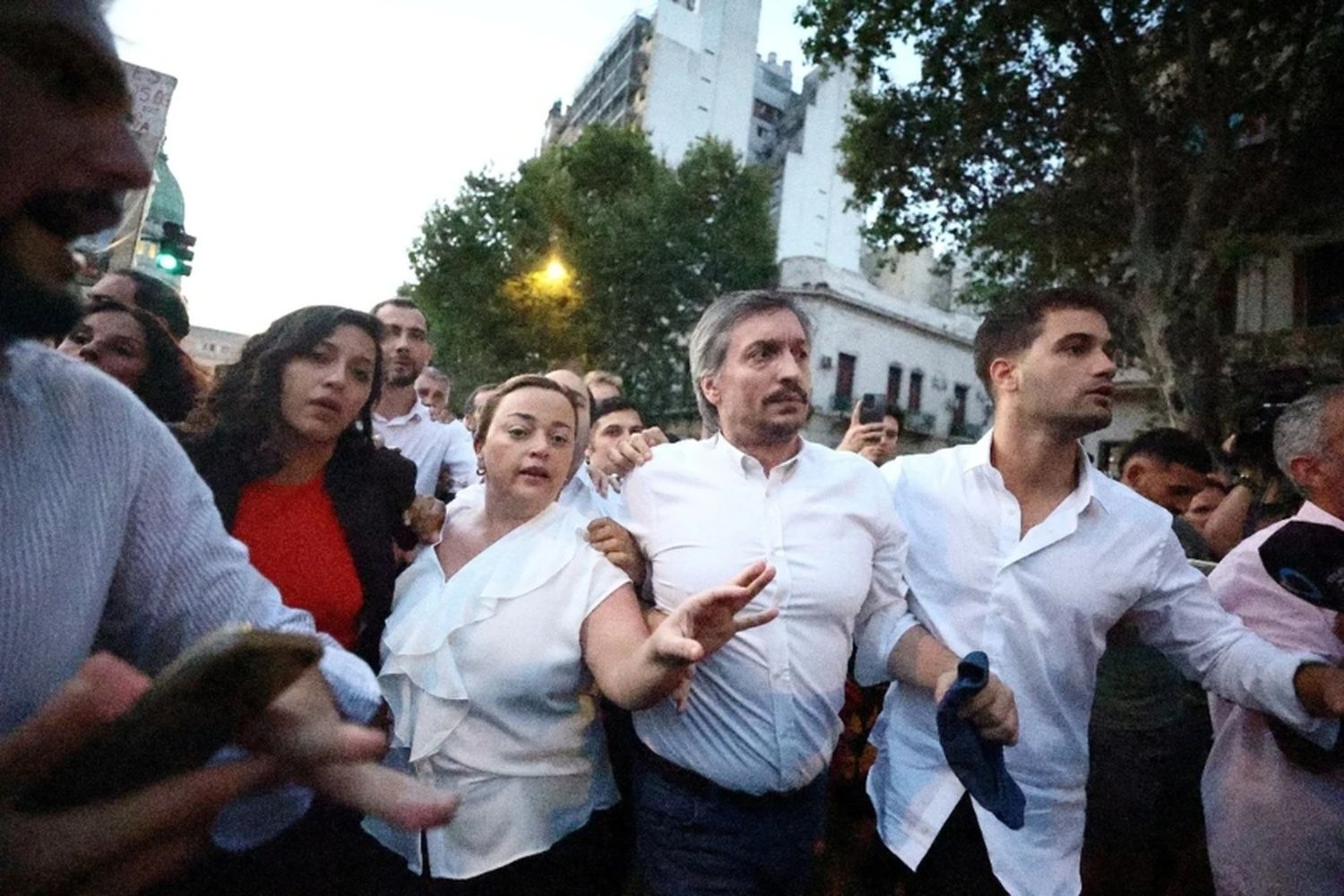 Diputados salieron a las inmediaciones del Congreso por los incidentes