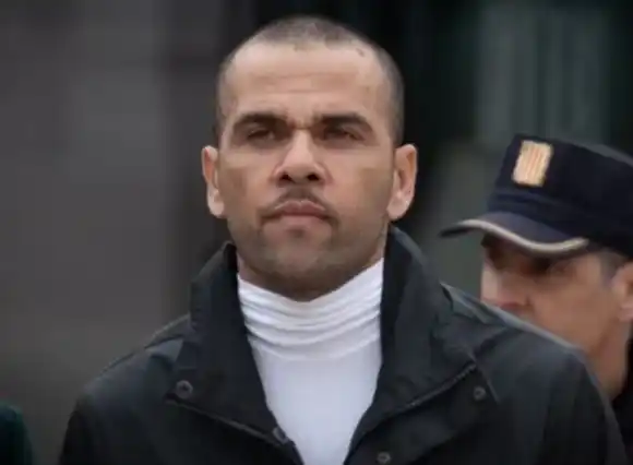 Conoce el gesto que tuvo Dani Alves con el padre de Neymar