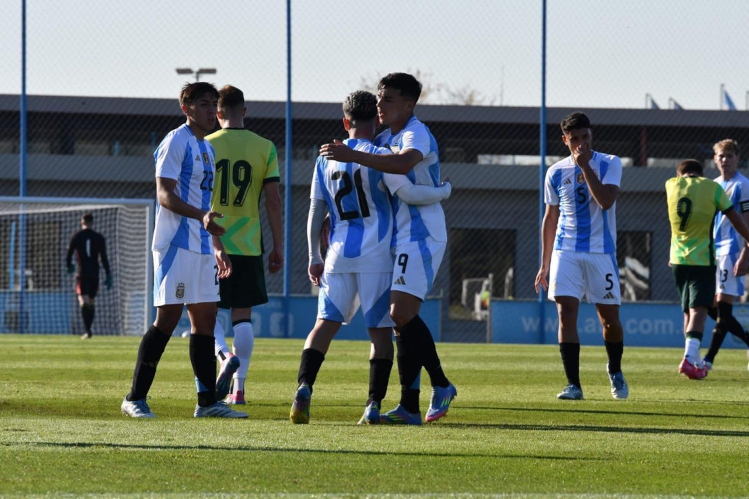 La Sub 20 ensayó ganando y Ruiz estuvo como titular