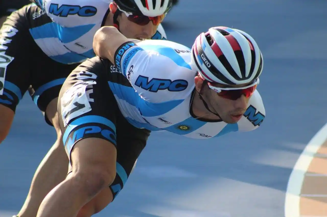 Seis patinadores a la Gira Europea