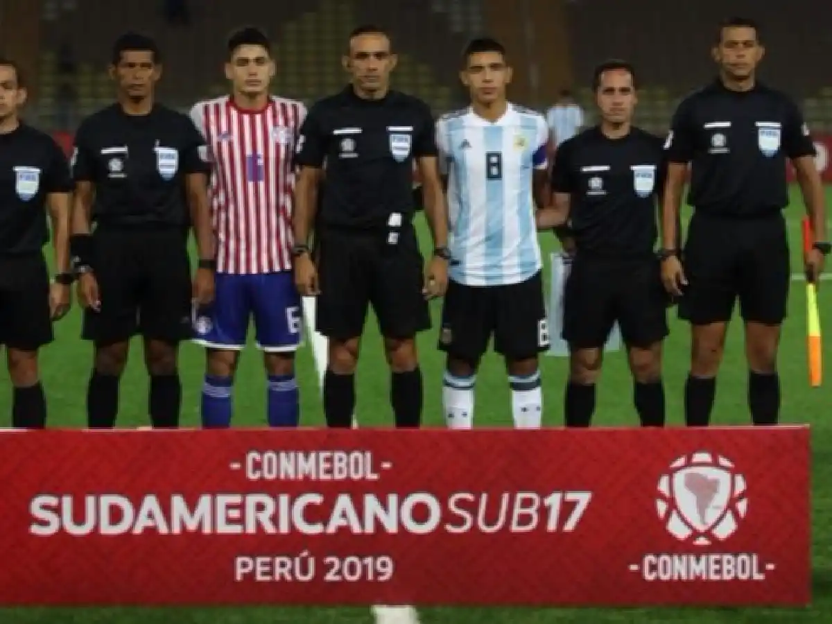 Con un jugador menos, la Sub 17 de Argentina rescató un empate ante Paraguay