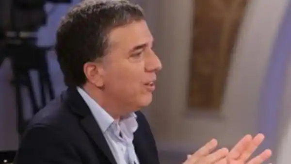 Dujovne la pasó mal en lo de Mirtha y admitió que también tiene sus bienes en el exterior