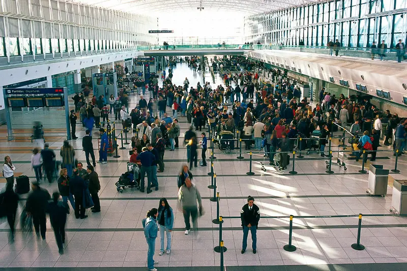 Vuelven a operar Ezeiza y Aeroparque luego de la protesta contra empresas “low cost”
