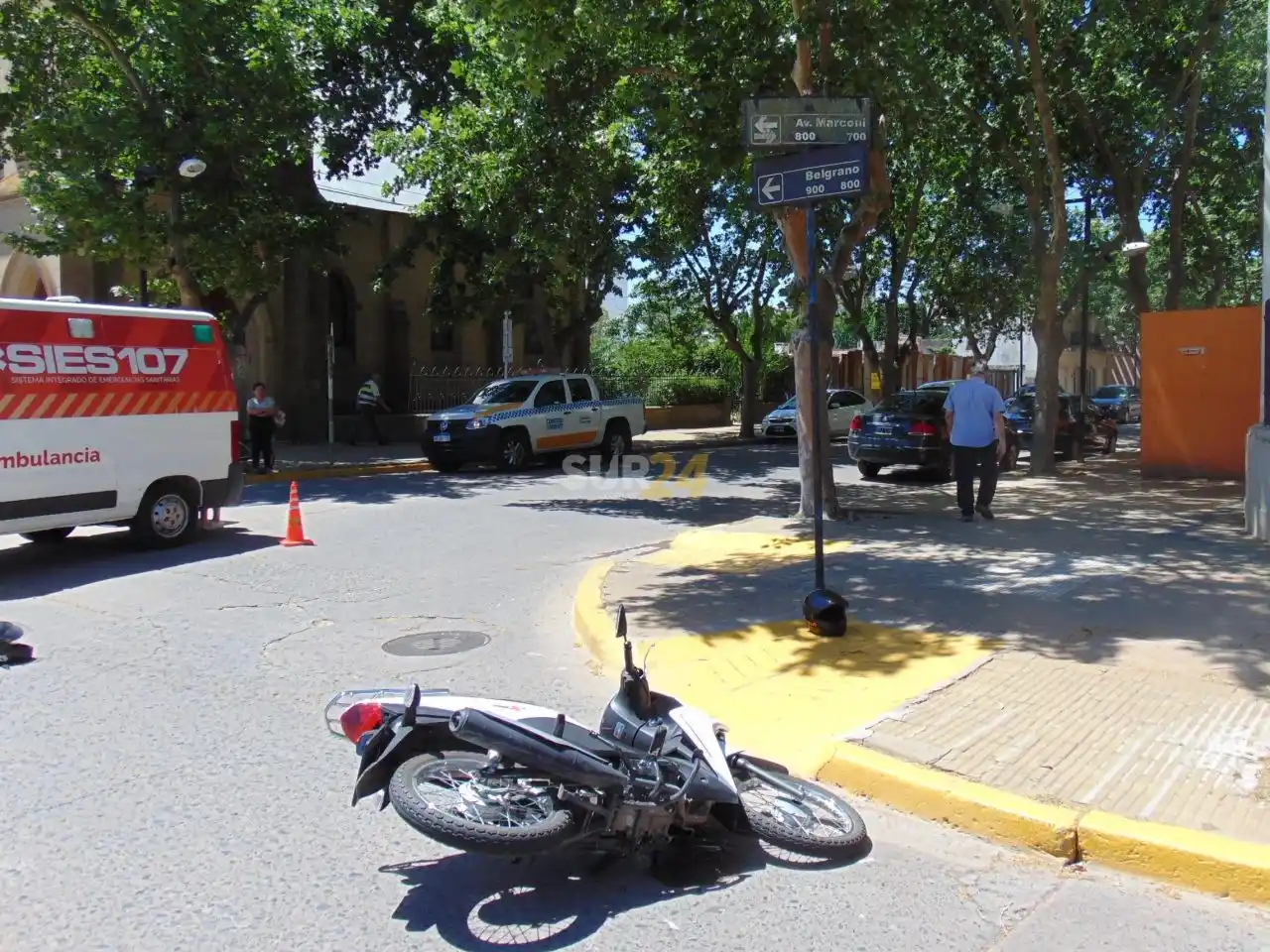 Accidente de auto y moto con dos menores lesionados