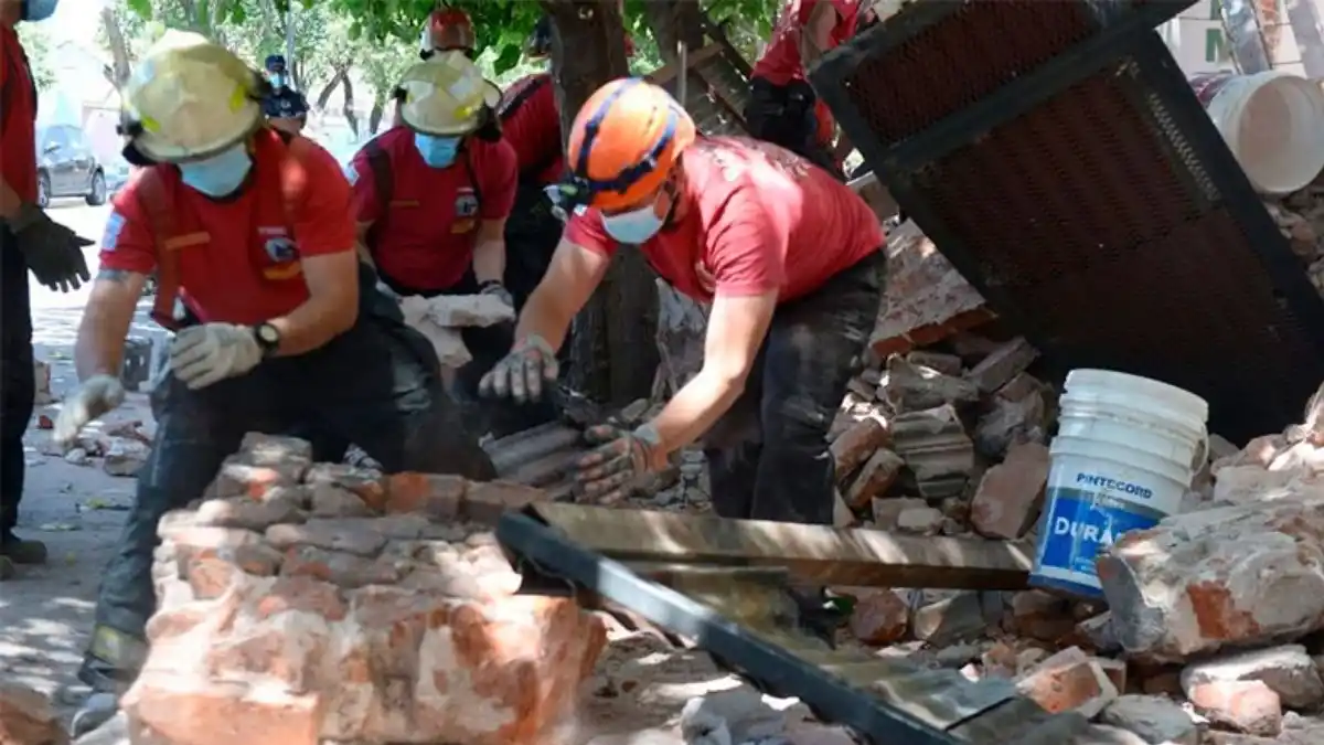 Un obrero murió aplastado al derrumbarse la pared de una casona antigua