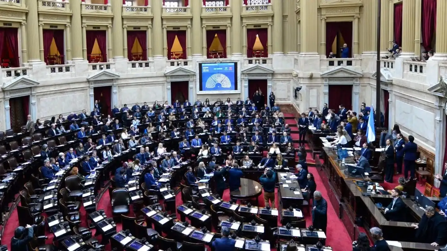 El oficialismo logró frenar la sesión para interpelar a Adorni en Diputados, con ayuda del PRO y la UCR