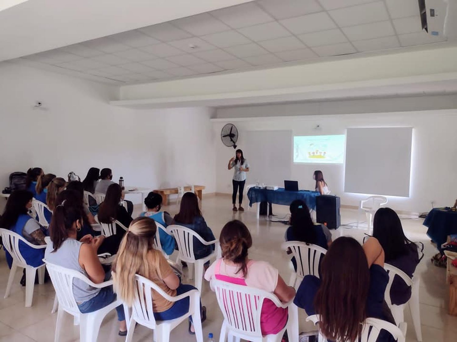 Charla para maestras jardineras municipales