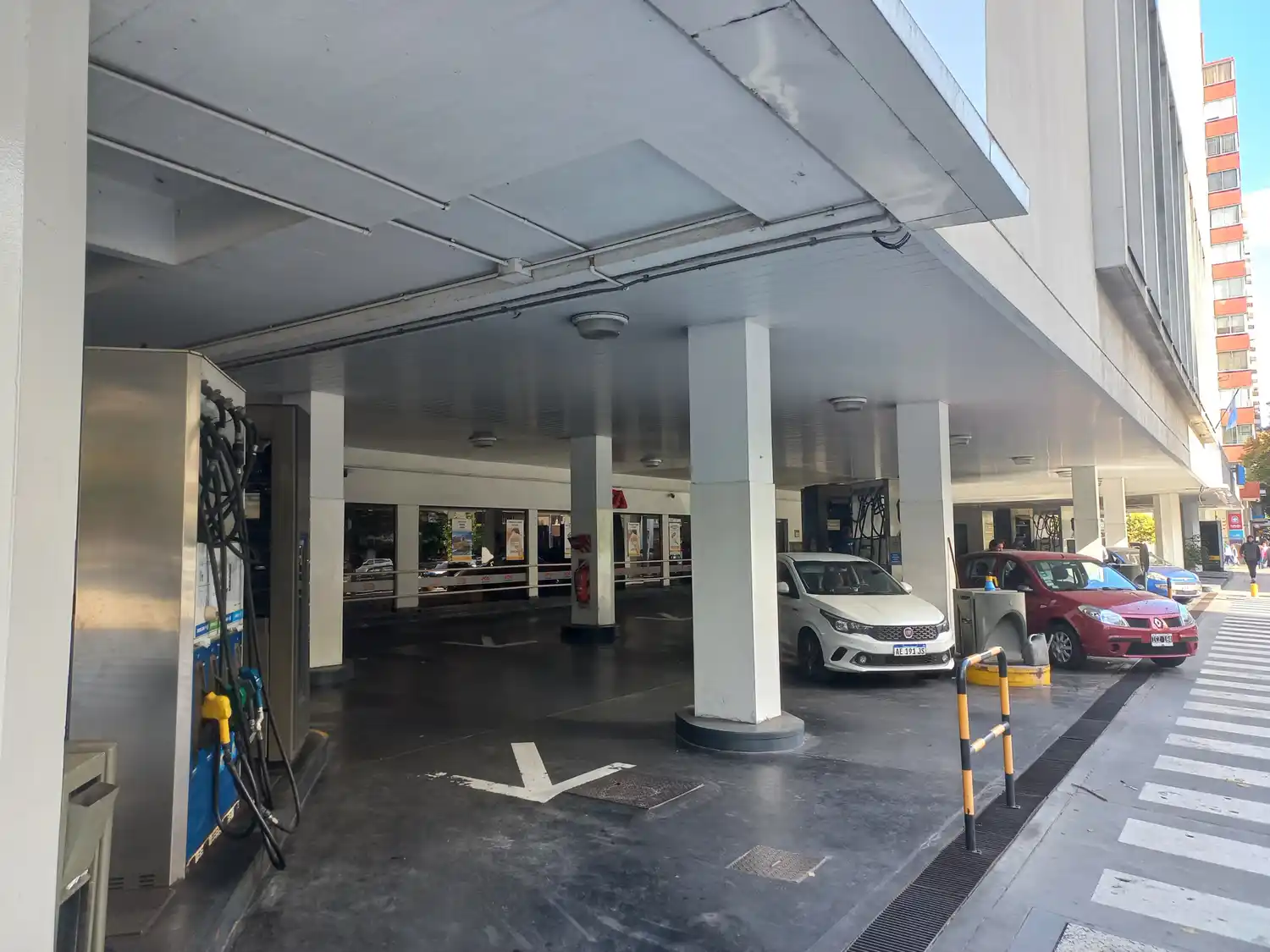 La tasa vial representa un 3% del precio neto de los combustibles, a lo que hay que sumarle los impuestos internos.