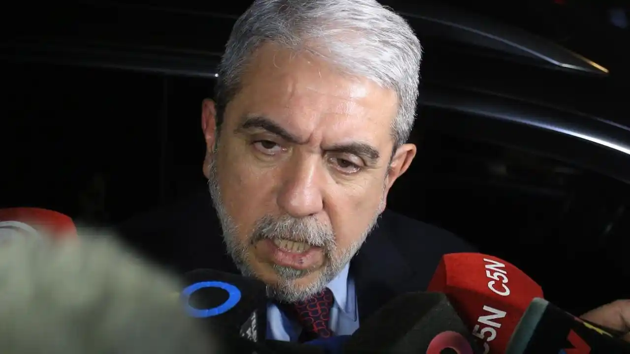  Massa recibió la bendición de Aníbal Fernández: dijo que confía "ciegamente" en él 