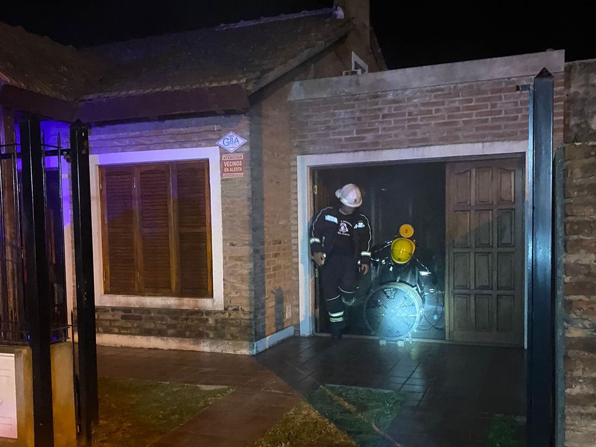 Bomberos trabajaron en el lugar realizando tareas de ventilación.