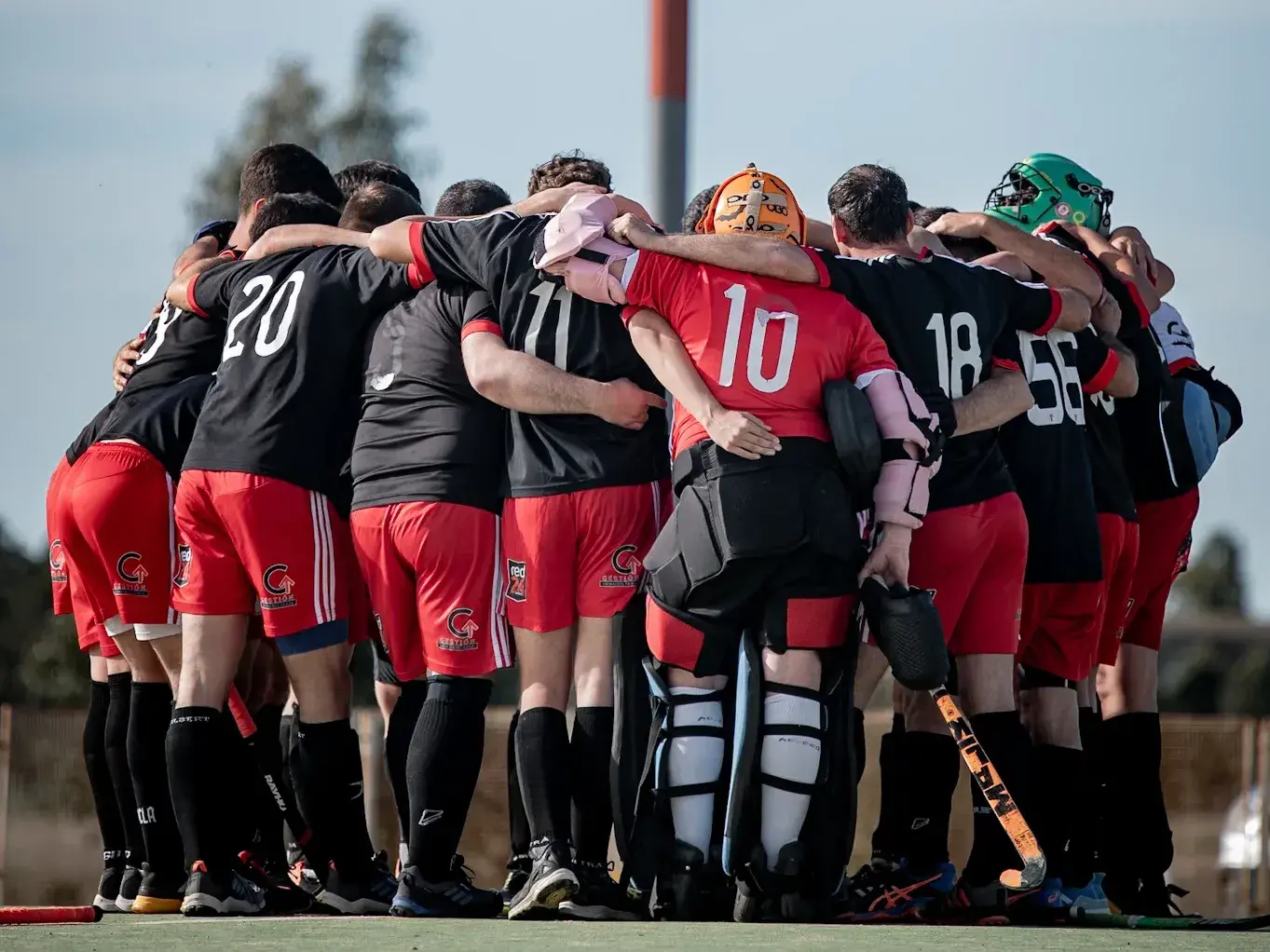 Hockey sobre césped: Huracán se trajo un punto de la casa del campeón