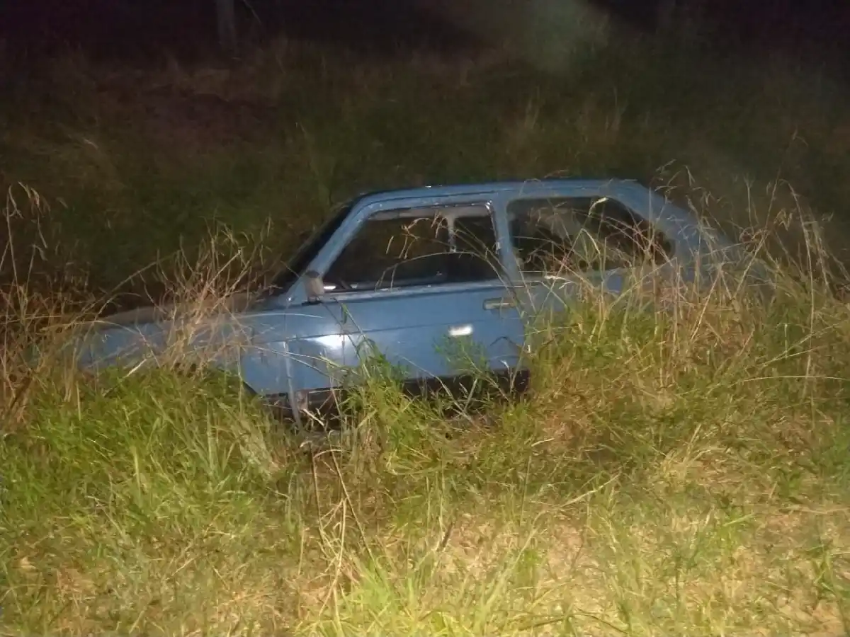 Viajaban a María Juana, despistaron y terminaron en la banquina