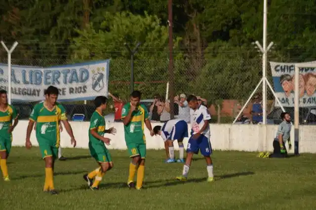 Urquiza le ganó a Libertad 2-0. Perdió C. Bancario