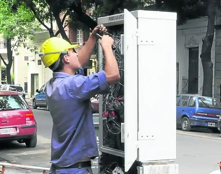 Alerta: El "negocio" de operarios de empresas telefónicas