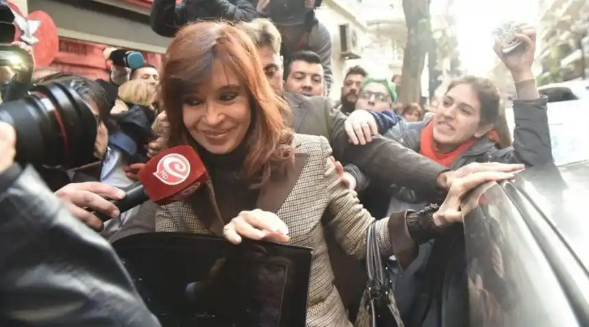La UIF pidió elevar a juicio la causa de Hotesur, que implica a CFK y sus hijos