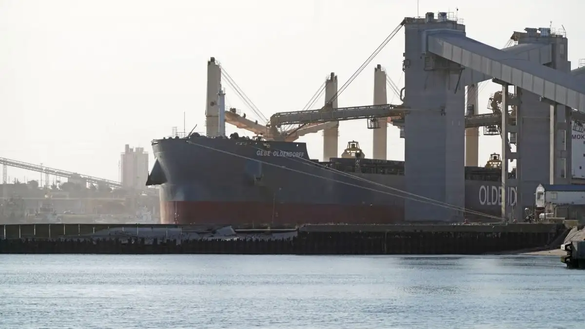Intenso movimiento de camiones hacia Puerto Quequén