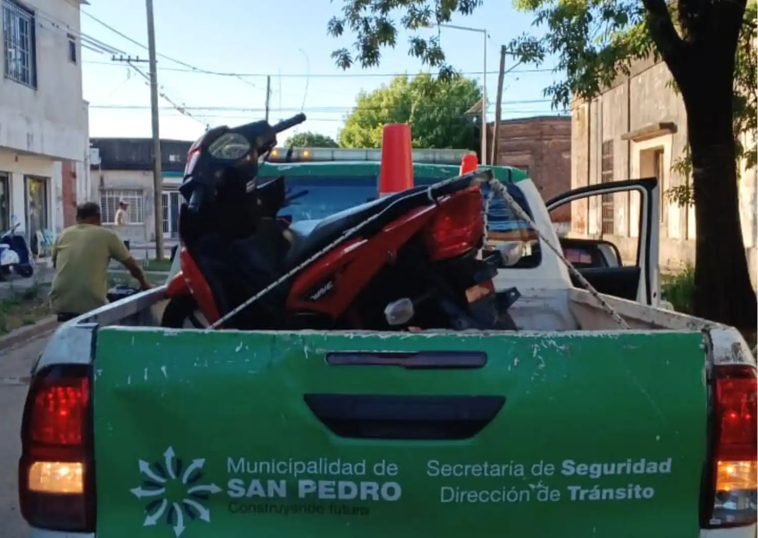 Una de las motocicletas secuestradas por los infractores.