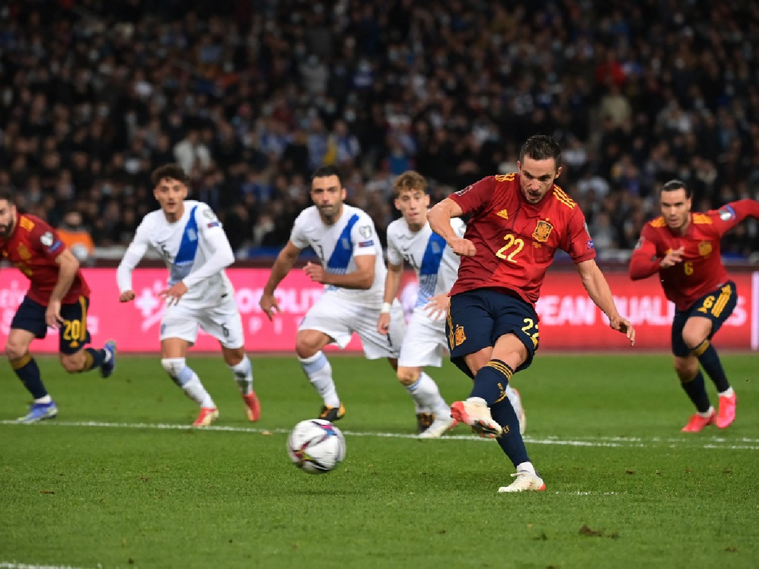 España quedó primero en su grupo a una fecha del final