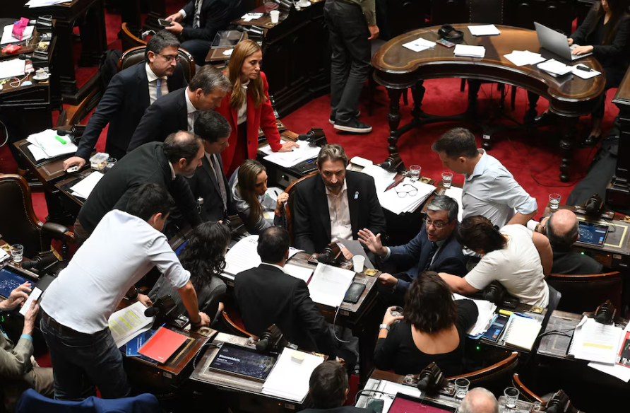 A la espera del tercer veto de Milei, la oposición define su estrategia para la ofensiva en Diputados