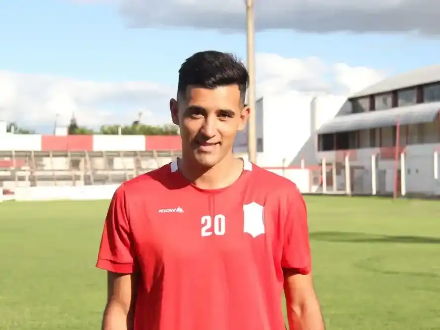 Varela espera por el capitán Maxi Martínez para el viaje a Neuquén.Foto:Prensa 9 de Julio