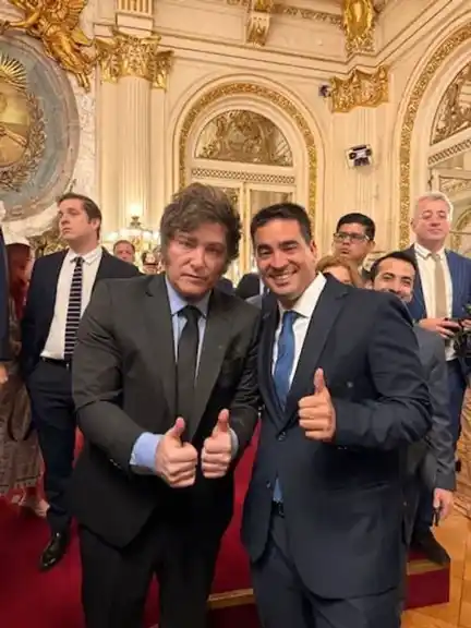 El presidente Javier Milei y el flamante vocero presidencial, Adrián Ravier.